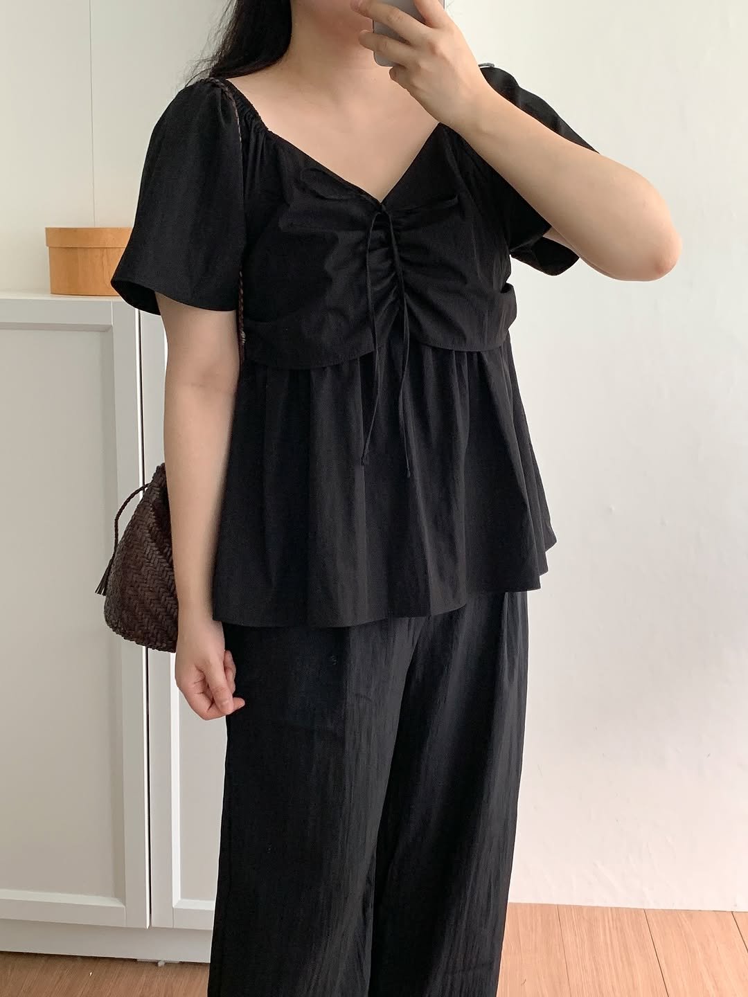 Photo by 엔드데이 | 66-77사이즈 데일리룩 쇼핑몰 on July 30, 2025. May be an image of 1 person, sleepwear, jumpsuit and text.