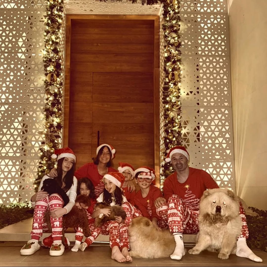 Photo by Andres Iniesta in Feliz Navidad with @annaortiz34. May be an image of Afghan hound, Bedlington terrier, christmas tree, tinsel and text.