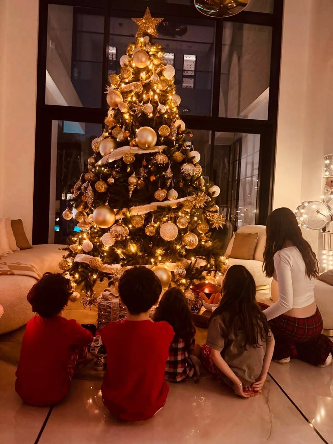 Photo shared by Andres Iniesta on January 05, 2026 tagging @annaortiz34. May be an image of one or more people, christmas tree, tinsel and text.