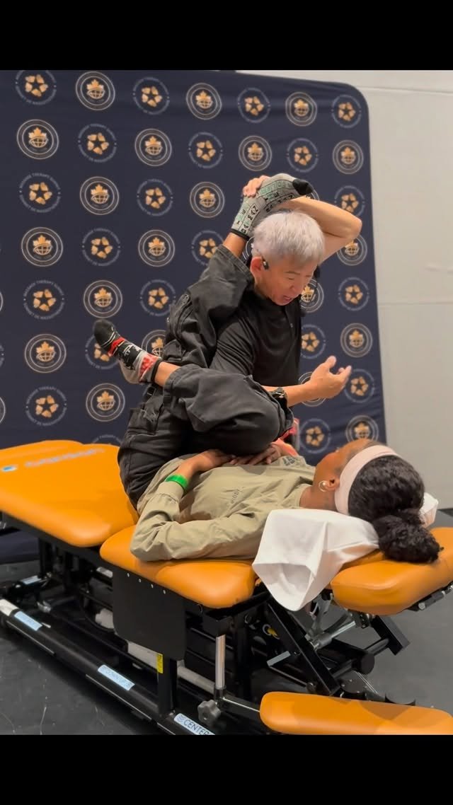 andy.wellness 게시물 이미지: Unusual hamstring massage by a Thai master...