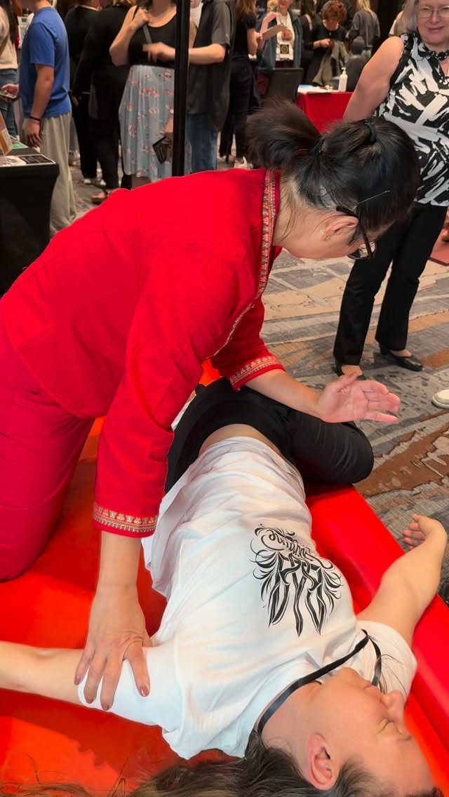 andy.wellness 게시물 이미지: Spinal twisting with deep muscle work 🔥

A...