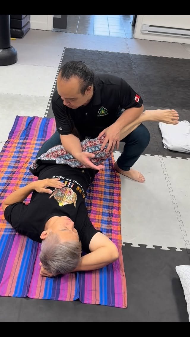 andy.wellness 게시물 이미지: Forearm Roll 🔥

A simple yet powerful Thai...