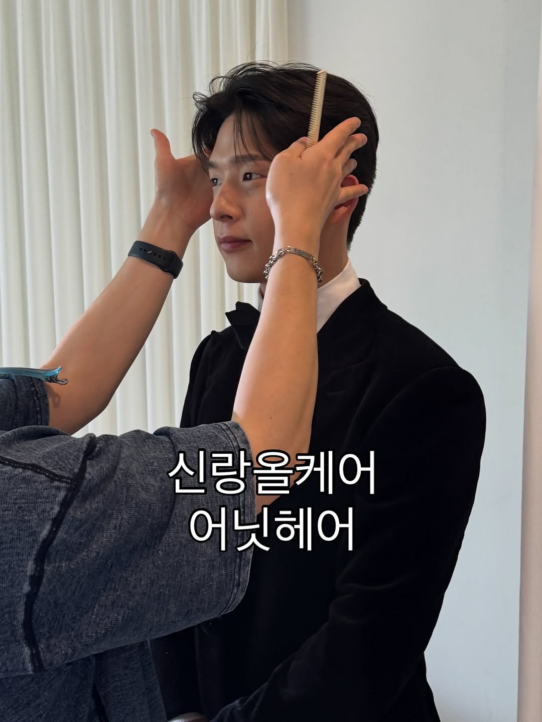 aneat_honey 게시물 이미지: 보다 더 완벽하게. 

헤어는 물론 착장, 메이크업까지 신랑님의 모든 것을 꼼꼼하게...