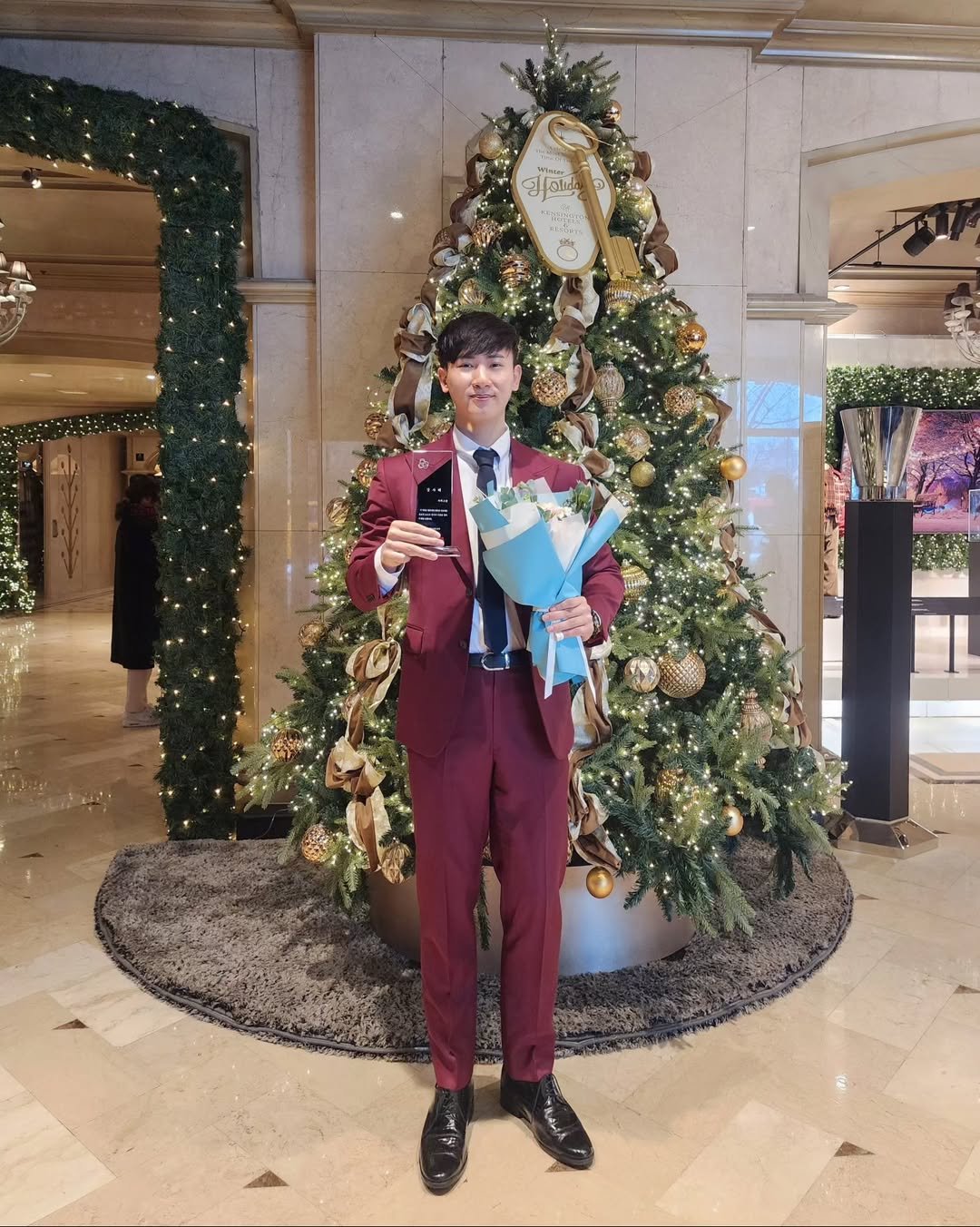 Photo shared by 성교육강사 이석원/자주스쿨 대표/베스트셀러 작가 on December 20, 2023 tagging @kegoora, @angelminam, @lovely_julie_kim, @jajuschool, @daryeong___, @seongsilhan_chaewon, and @ppfk_kophwa.