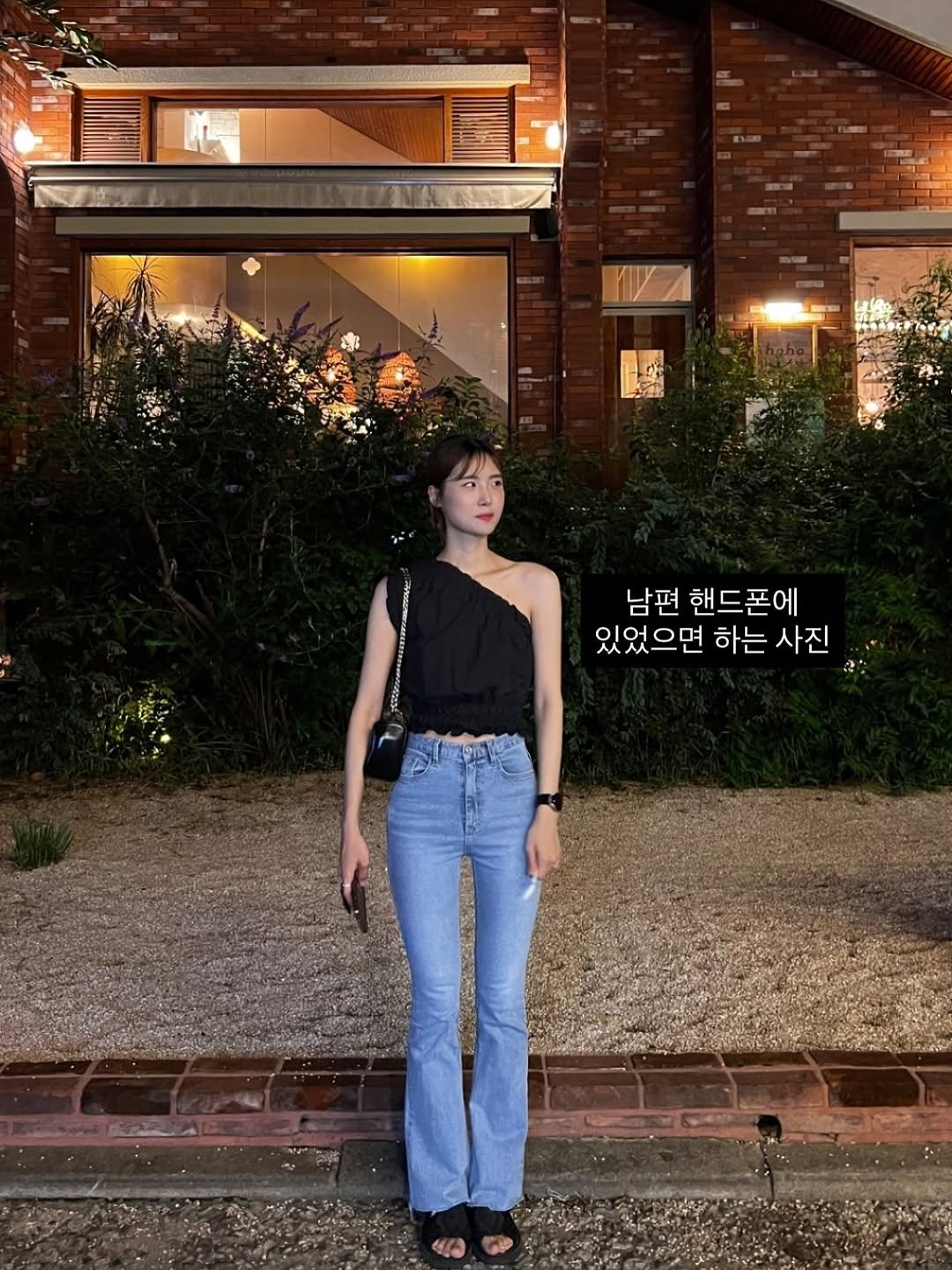 Photo by 앙꼬수지 on November 27, 2025. May be an image of outdoors and text that says 'WVA 暖 남편 핸드폰에 있었으면 하는 사진'.