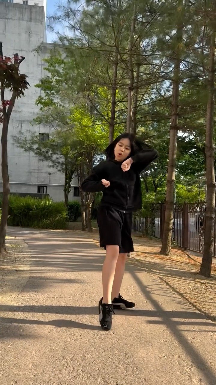annemami5566 게시물 이미지: 날씨 좋은 어느날 
그녀와 산책 

와 금방 여름이 왔네 
시간 나만 이렇게 잘가는...