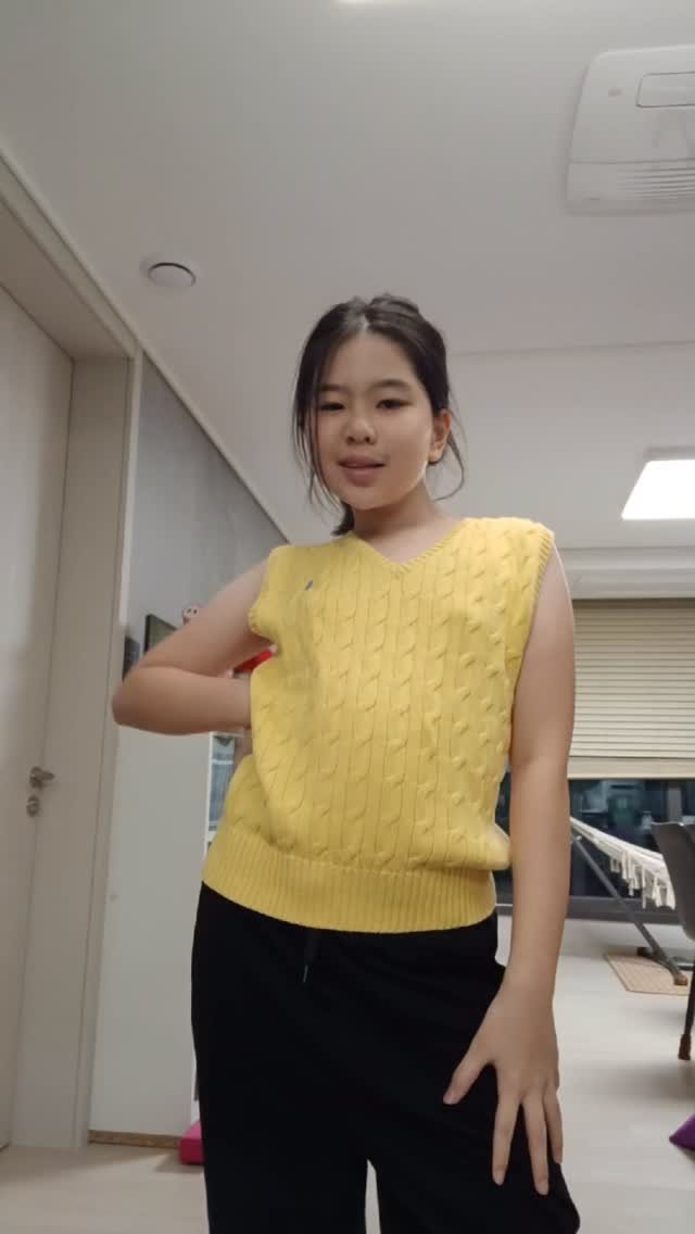 annemami5566 게시물 이미지: 갑자기 나한테 툭치며 보낸 한마디

올려! ㅋㅋㅋ

뭐?! 혼자 땀벅벅이 되서 영상...