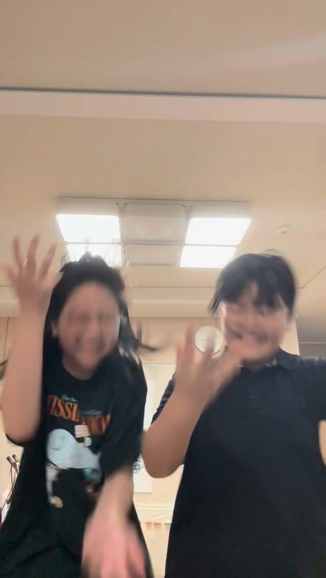 annemami5566 게시물 이미지: 노는 건 아무리 엄마 아빠가 잘해줘도 
친구랑 노는게 가장...