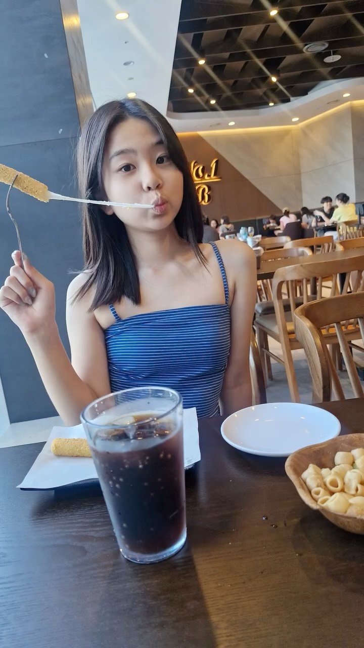 annemami5566 게시물 이미지: 삼척에서 다이죠브이데쇼 🖖🏻

유행이 지났지만
서이수씨가 꼭 찍어야 한다는 요청으로...