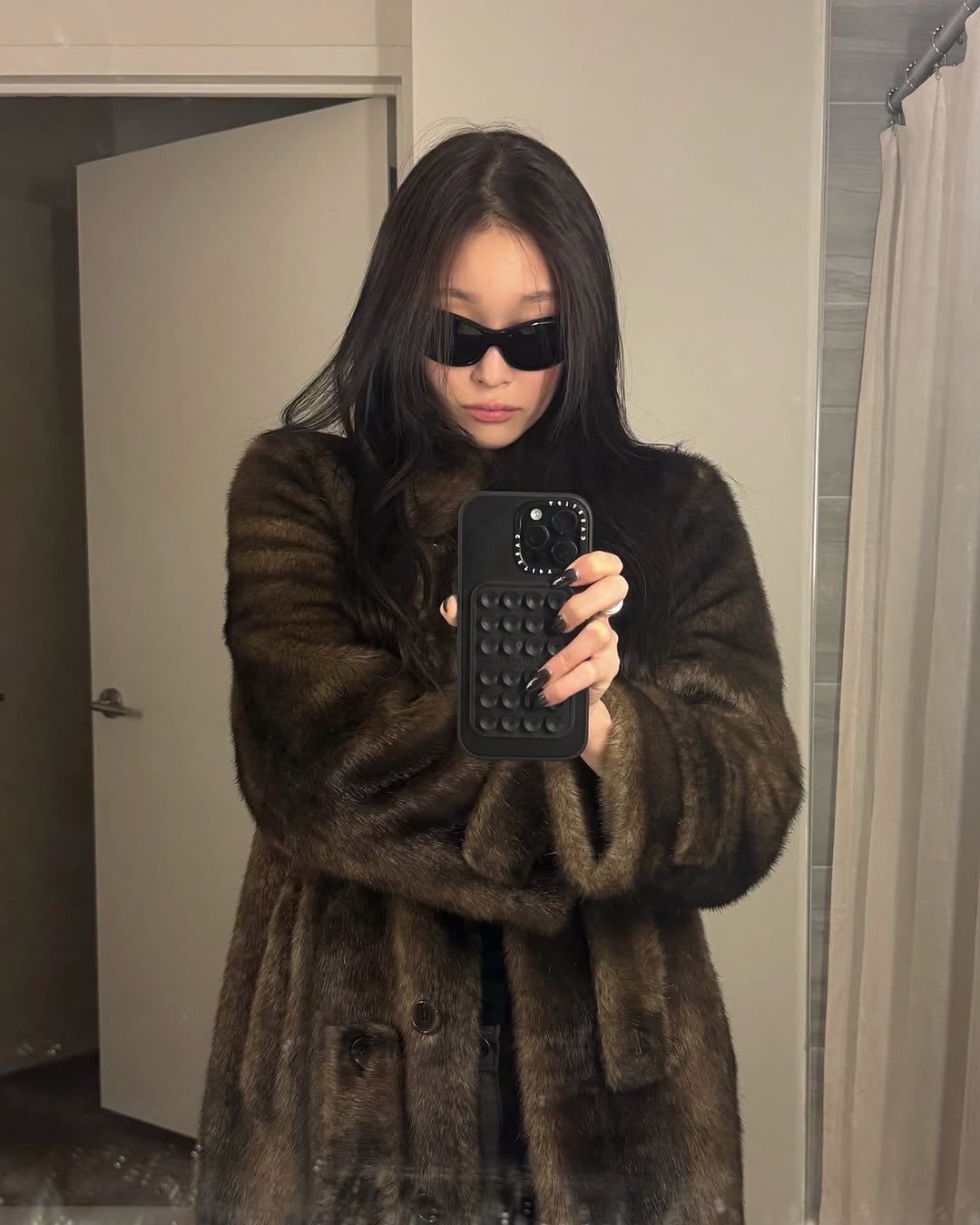 Photo by ANNIE on February 07, 2026. May be a selfie of sable coat, overcoat, duffle coat, goosedown coat, jacket, parka and text.