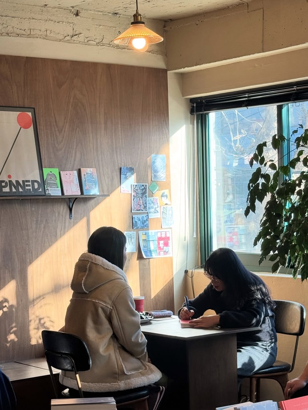 Photo shared by 카페핀드ㅣ망원카페ㅣ북토크 대관ㅣ촬영 대관 on December 21, 2025 tagging @metaphor_infinity, @pinnedbooks, and @anonbooks_publishing. May be an image of studying, newspaper, desk, office and text.