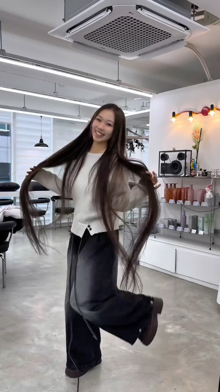 anotherz_saebyuk 게시물 이미지: 어그로 제송합니다,,🙇🏻‍♀️

왕왕 긴머리의 그녀가 너무 눈에 띄어서 
제가 염색...