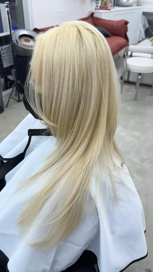 anotherz_saebyuk 게시물 이미지: 원데이 무제한탈색 #백금발 🫶🏻

점심 때 와서 같이 퇴근하는 엔딩 ~
시술부터...