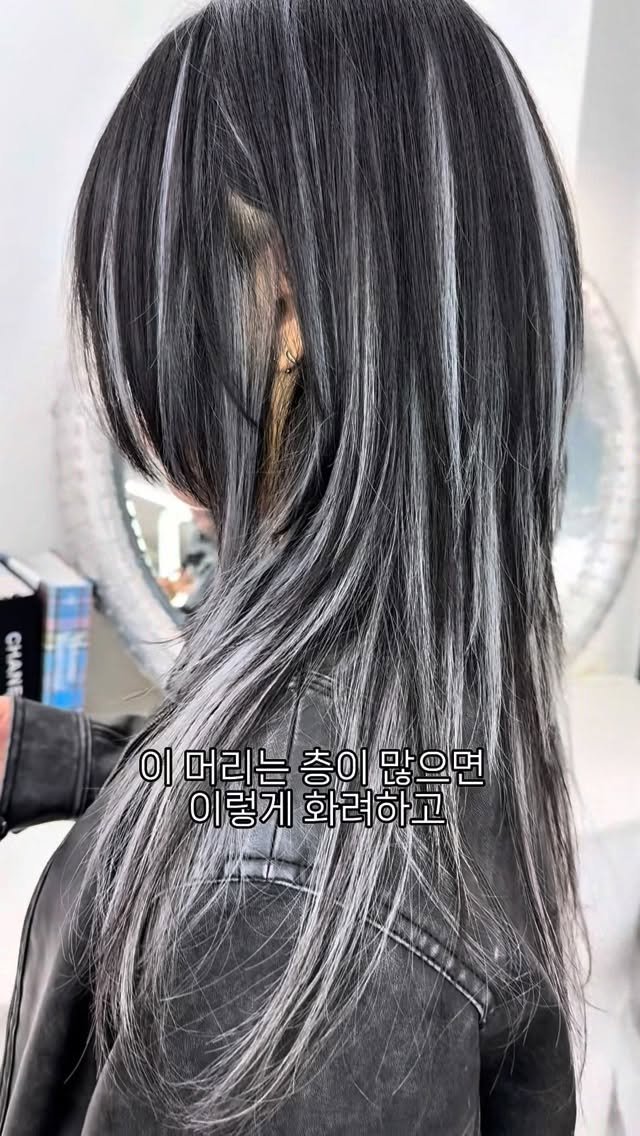 anotherz_saebyuk 게시물 이미지: 어나더즈 시그니쳐 #투웨이염색 🤍

투웨이염색은 자라나는 뿌리를 감춰주는
부분부분...