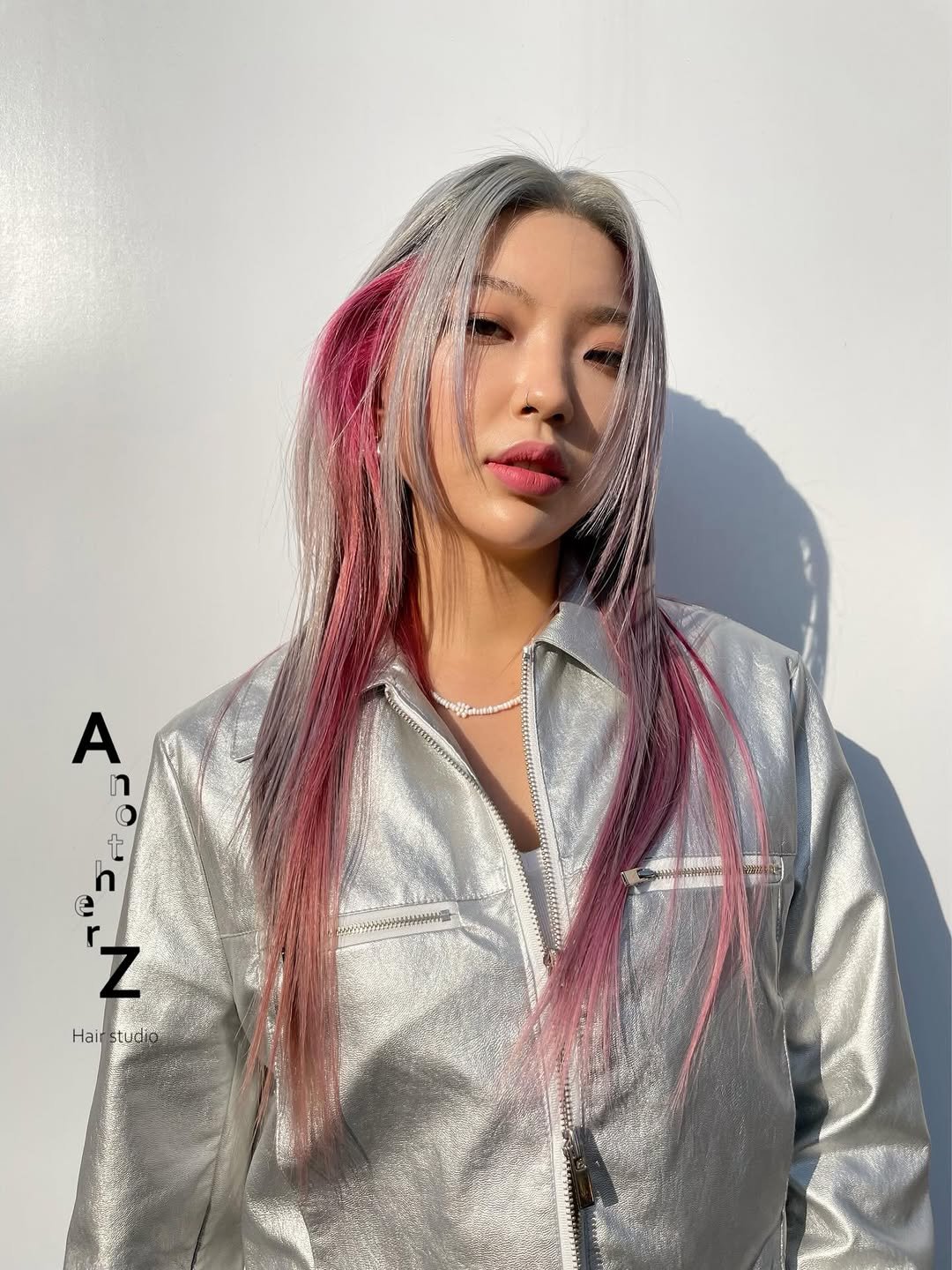 anotherz_saebyuk 게시물 이미지: 쇠맛 그레이와 핑크 조합 투톤염색 🫯
무채색을 베이스로 포인트컬러를 넣어주면
투톤도...