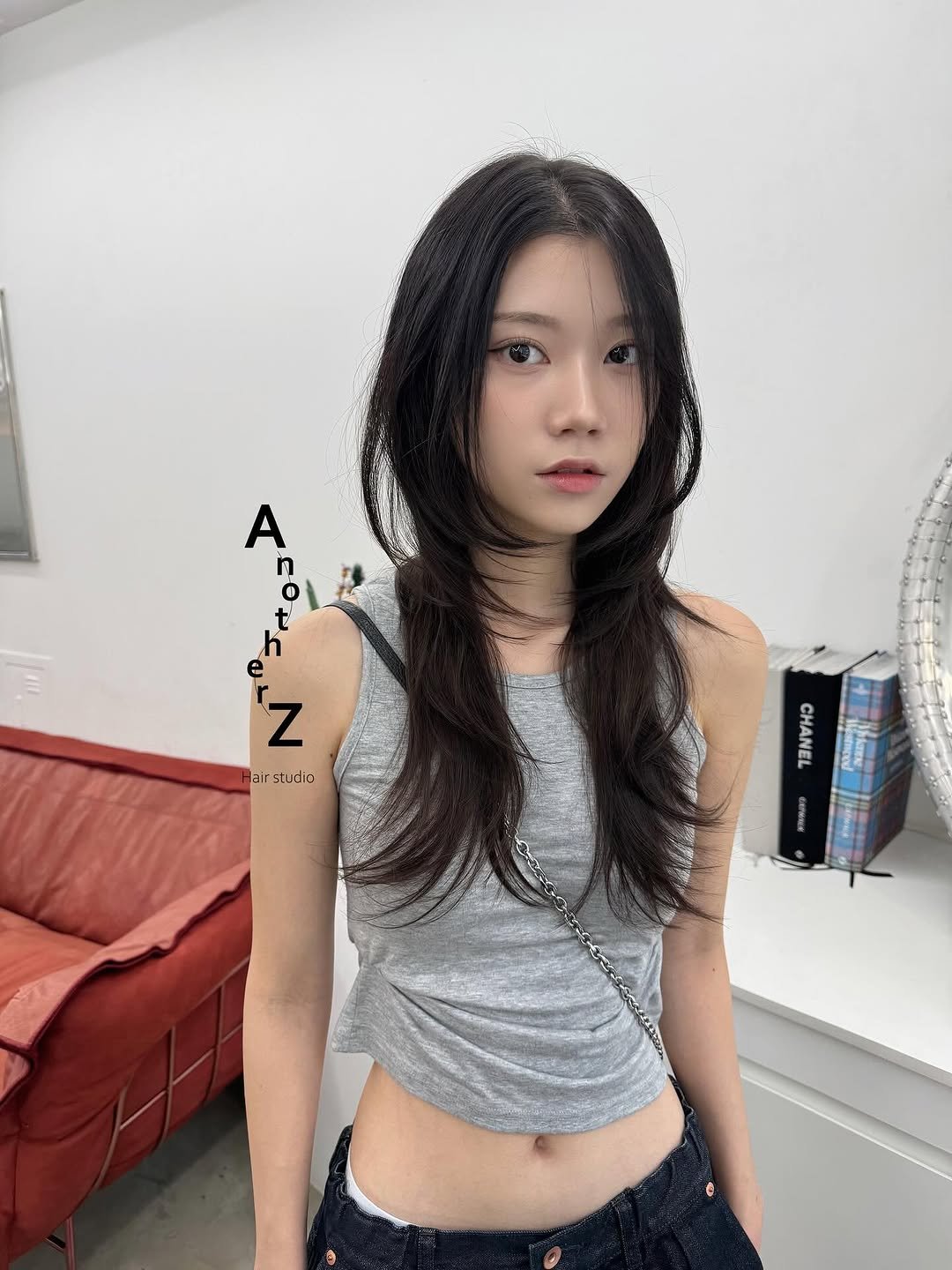 Photo by 홍대미용실 어나더즈 신새벽 디렉터 | 염색 탈색 전문 발레아쥬 레이어드컷 on August 11, 2025. May be an image of 1 person, braids, top and text that says 'A n o 0 t' n e z Hairstudio studio Hair NA CAAALL'.