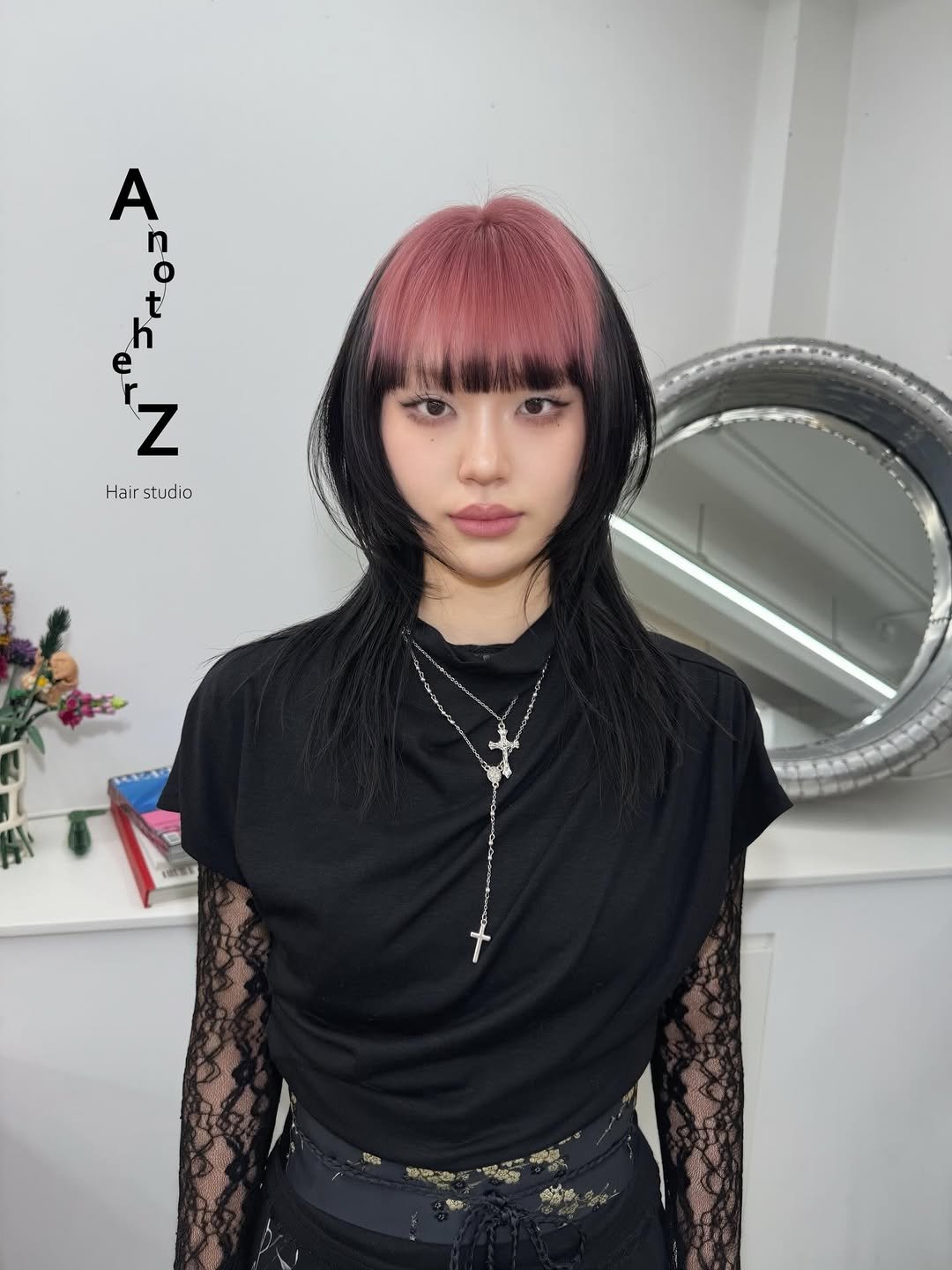 Photo by 홍대미용실 어나더즈 신새벽 디렉터 | 염색 탈색 전문 발레아쥬 레이어드컷 on April 21, 2026. May be an image of one or more people, braids, bangs, long hair and text.