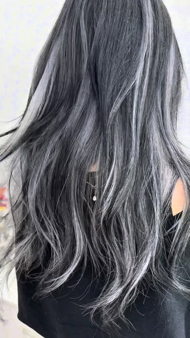 anotherz_saebyuk 게시물 이미지: 어나더즈의 시그니쳐 디자인 중 하나 #투웨이염색 🤍

언제나 인기많은 베스트...