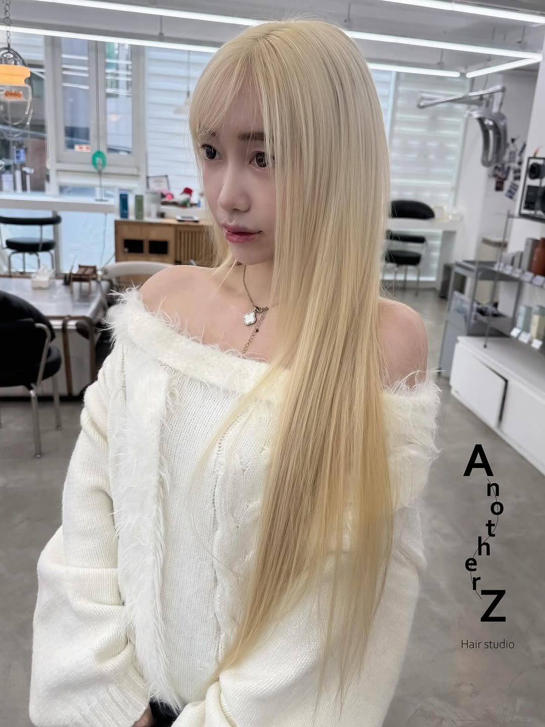 Photo by 홍대미용실 어나더즈 신새벽 디렉터 | 염색 탈색 전문 발레아쥬 레이어드컷 on November 07, 2025. May be an image of ‎one or more people, blonde hair, braids, bangs, long hair, top and ‎text that says '‎BL ا A Hair Hairstudio‎'‎‎.