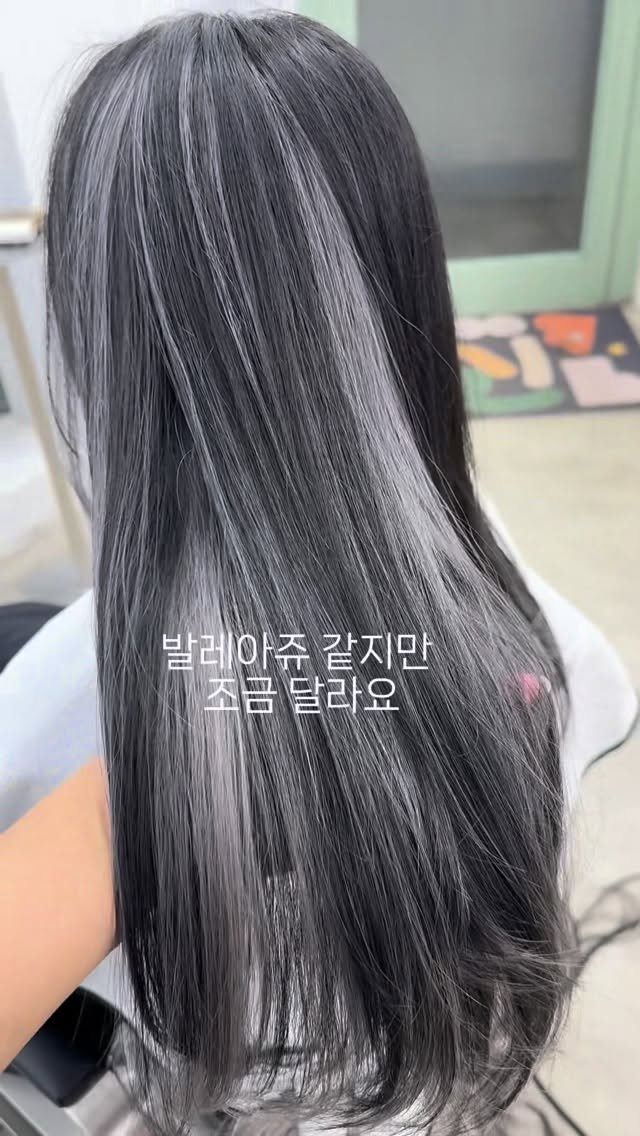 anotherz_saebyuk 게시물 이미지: 시그니쳐 #투웨이염색 🤍

뿌리가 자라도 신경쓰이지 않도록 윗 뚜껑은...