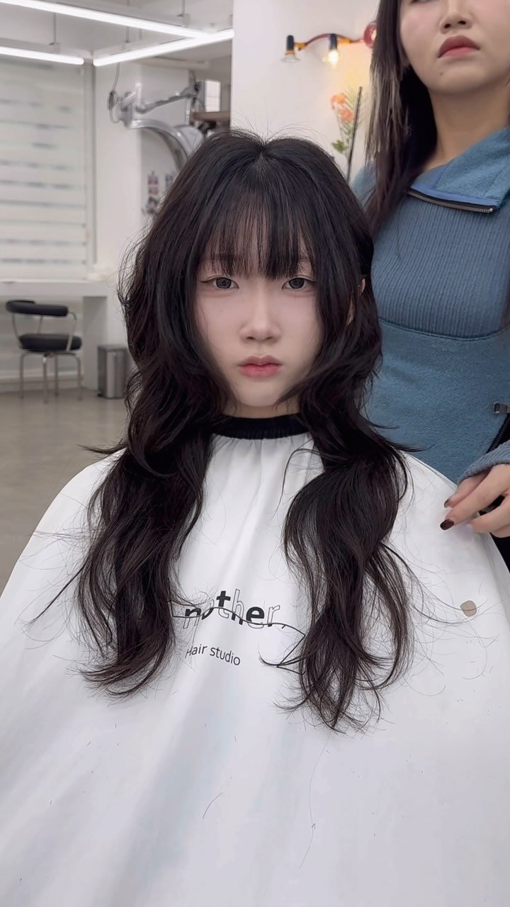 anotherz_saebyuk 게시물 이미지: 어나더즈의 시그니쳐 락테일컷🎸

층이 많고 가벼운 느낌을 선호하시는 분,
여성스러움...