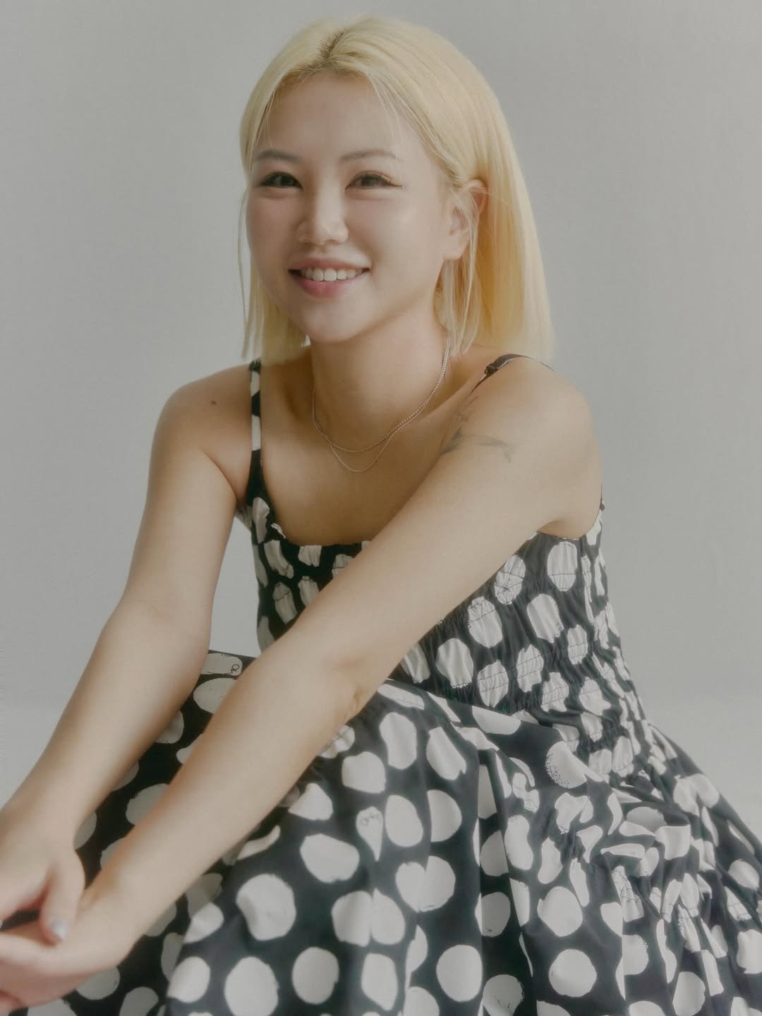 Photo shared by 홍대미용실 어나더즈 신새벽 디렉터 | 염색 탈색 전문 발레아쥬 레이어드컷 on April 11, 2026 tagging @anotherz_9oo, @anotherz_e.ta, and @anotherz_juhee. May be an image of one or more people, hair and text.