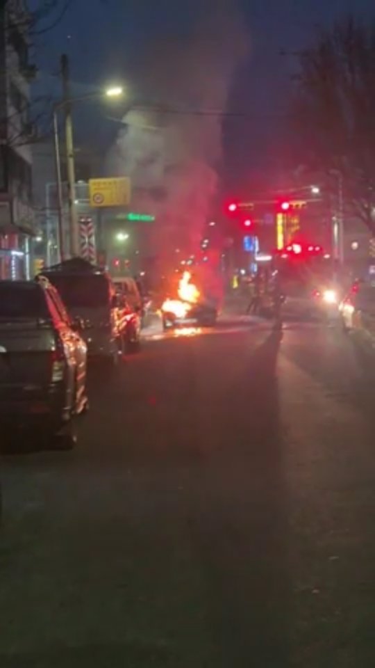 ansannews 게시물 이미지: 본오중학교 쪽에서 차에서 화재가 났어요 
요즘 차량 화재사고가 많이 나는 거 같아요 ㅜㅜ