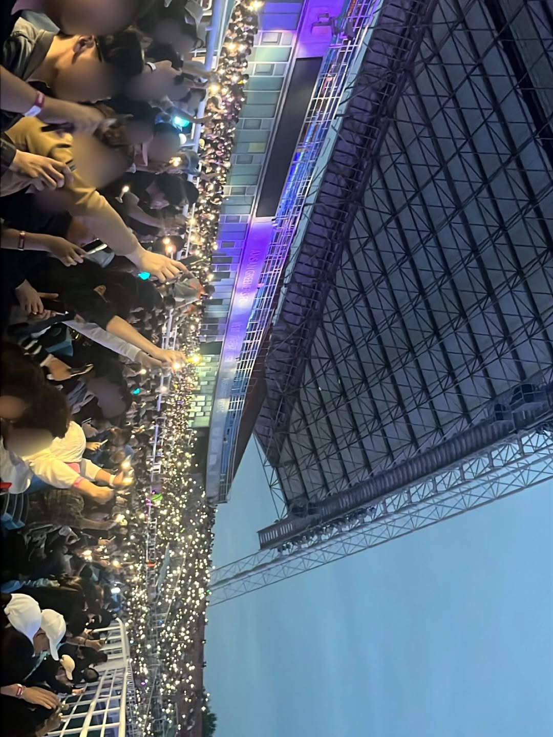 Photo by 안산소식(안산맛집/안산카페/안산맘/대부도/새솔동/시흥맛집) on September 28, 2025. May be an image of crowd, stadium and text.