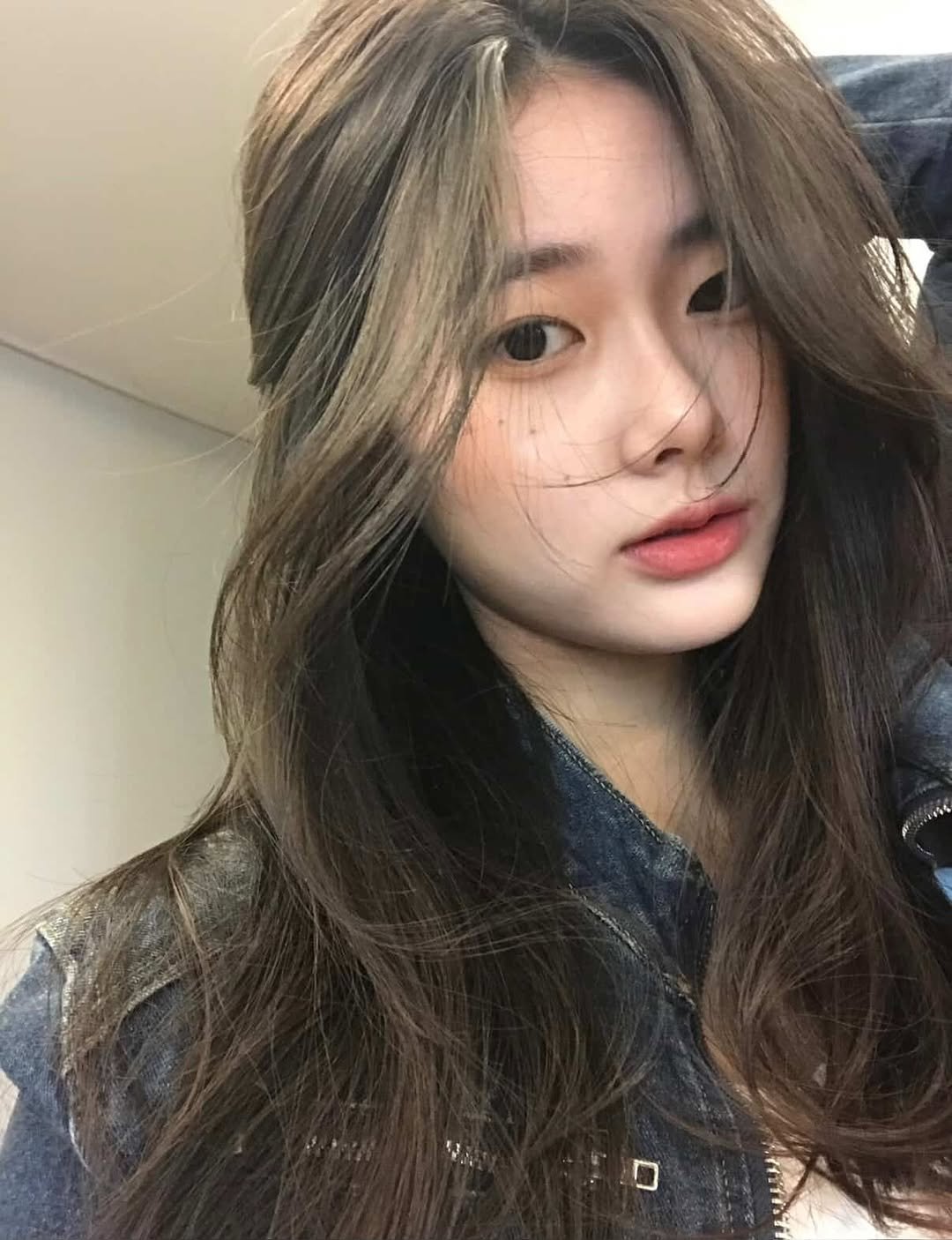 Photo by 성수동미용실 모어온 소현 [레이어드펌 긴머리웨이브] on December 15, 2025.