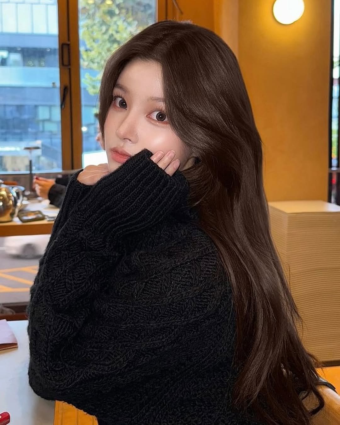 Photo by 성수동미용실 모어온 소현 [레이어드펌 긴머리웨이브] on September 24, 2025.