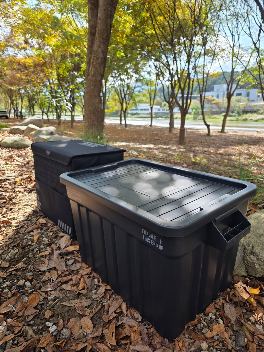 Photo shared by 앤웍🌿캠핑&여행 on November 03, 2025 tagging @cargo_container, and @camping_review_creator. May be an image of garbage, park and text.