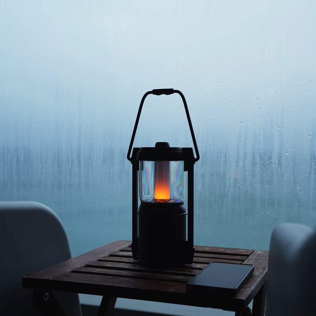 Photo shared by 앤웍🌿캠핑&여행&공구 on February 18, 2026 tagging @coody__official, and @camping_review_creator. May be an image of lamp, lantern, candle, lamp shade, lightbulb and text.