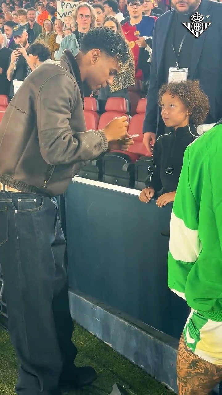 antony00 게시물 이미지: This is what football is all about.

Lamine...