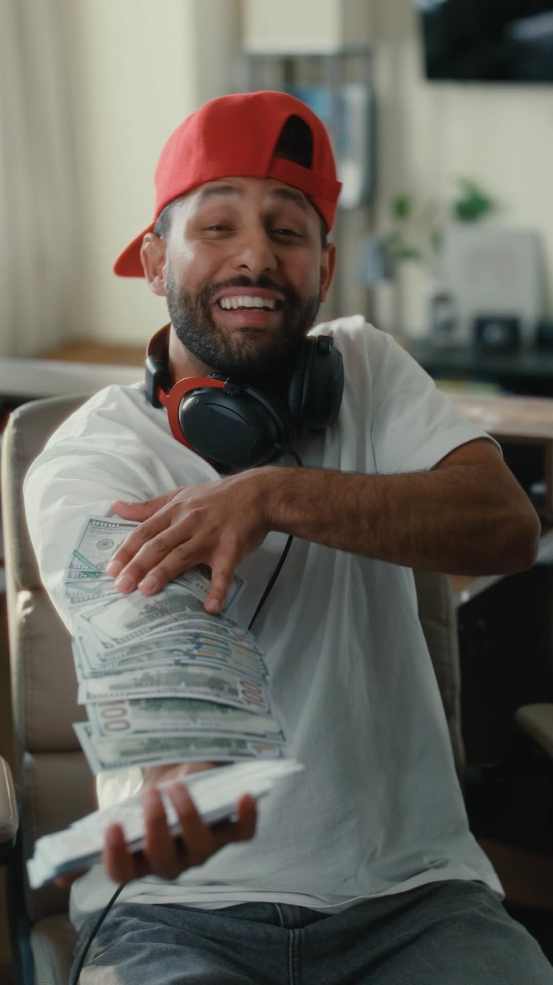 anwar 게시물 이미지: Go get that bread fr fr… @turbotax...