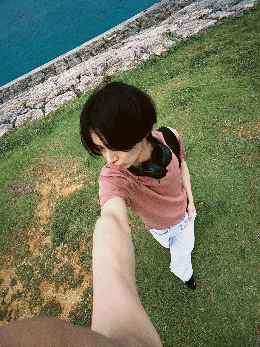 aoen.official 게시물 이미지: chill🦢✈️🤍

#aoen #アオエン
#輝 #HIKARU