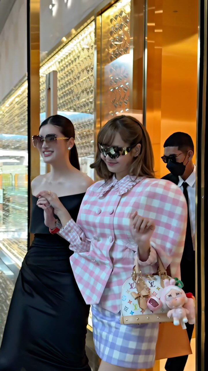 aonsomrutai 게시물 이미지: Let’s FUTW ⚡️💖 

#aonsomrutai #LISA #FUTW...