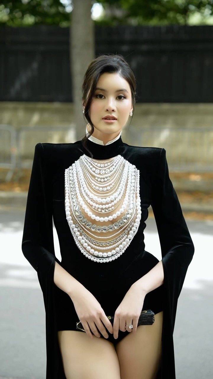 aonsomrutai 게시물 이미지: In the heart of fashion 💖🇫🇷 
@yaninacouture...