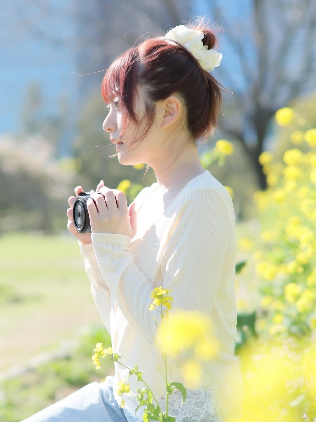 Photo by 青空ひかり on April 09, 2026. May be an image of baby's-breath, outdoors and text.