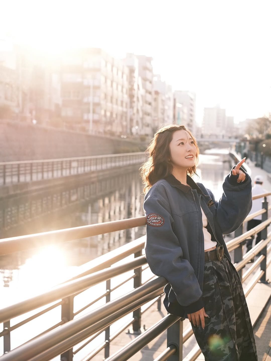 Photo by 青空ひかり on March 23, 2026. May be an image of duffle coat, flight jacket, outdoors and text.