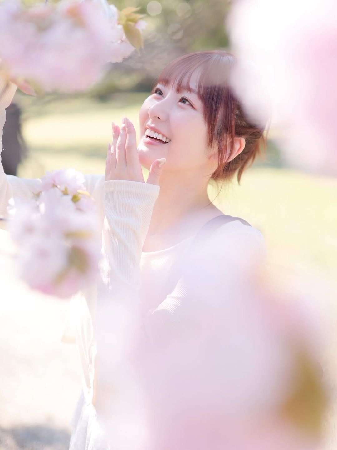 Photo by 青空ひかり on April 08, 2026. May be an image of one or more people, hair, outdoors and text.