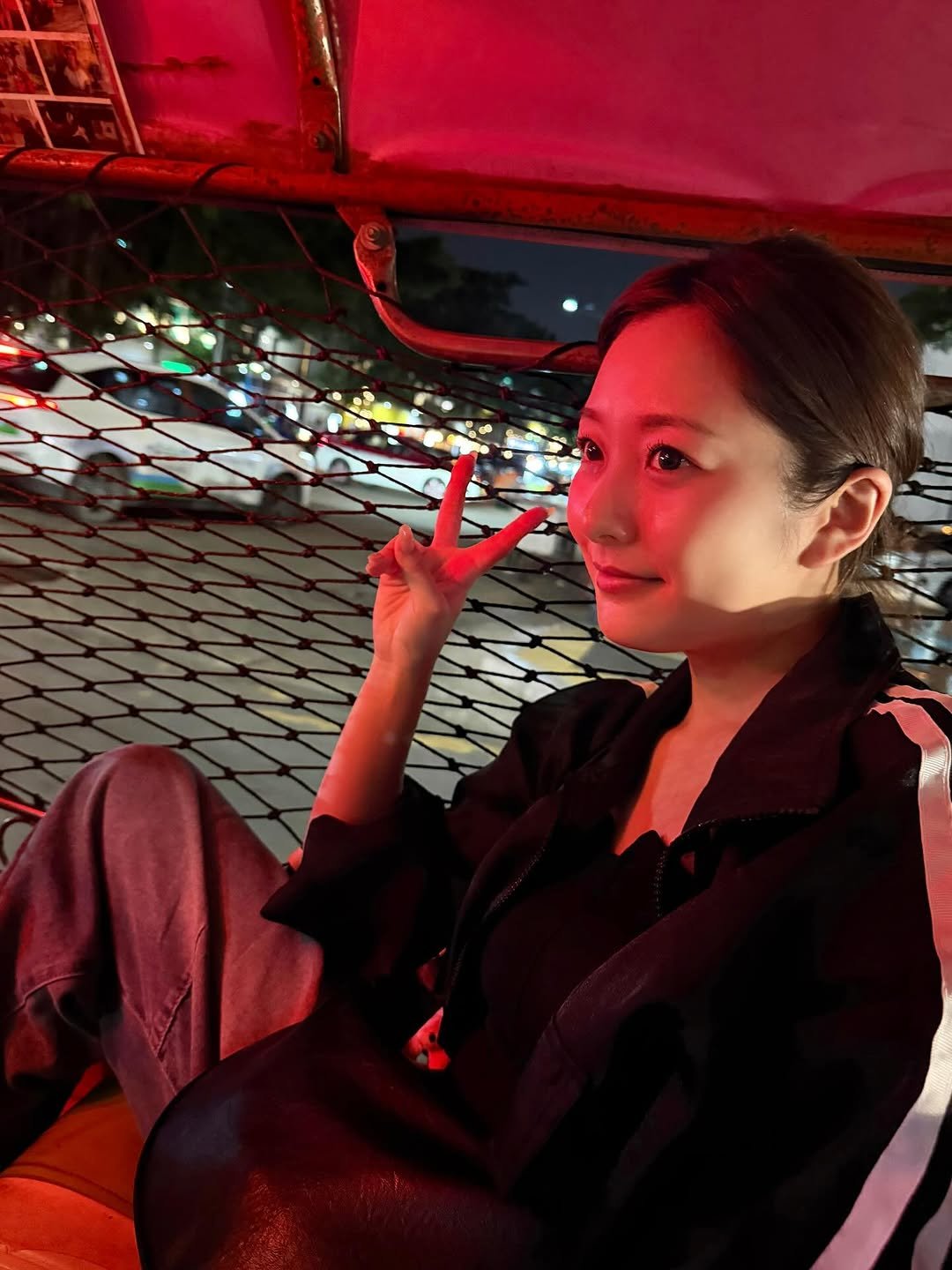 Photo by 青空ひかり on November 15, 2025. May be an image of one or more people, hair, cablecar, bus, night and text.