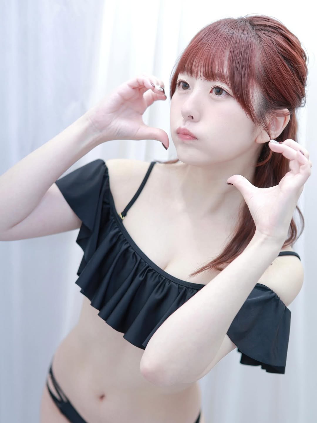 Photo by 青空ひかり on April 16, 2026. May be an image of bra and text.