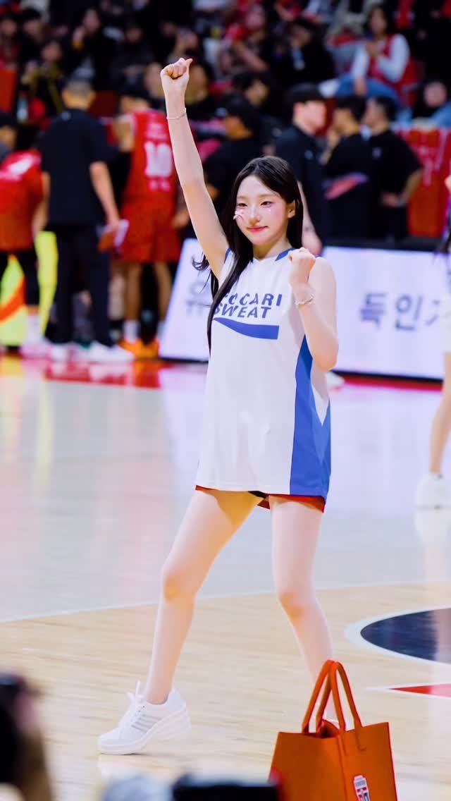 apex_cheerleader_official 게시물 이미지: 날 좋아 한다구~💙
.
.
.
#최지원치어리더 #안양정관장레드부스터스 #에이펙스