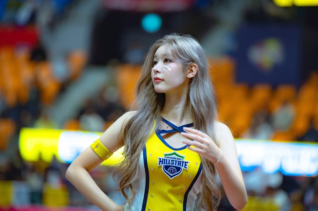 Photo shared by 신혜령 on December 19, 2025 tagging @apex_cheerleader_official. May be an image of ‎basketball and ‎text that says '‎HYUNDA na LC HILLSTATE لم L‎'‎‎.