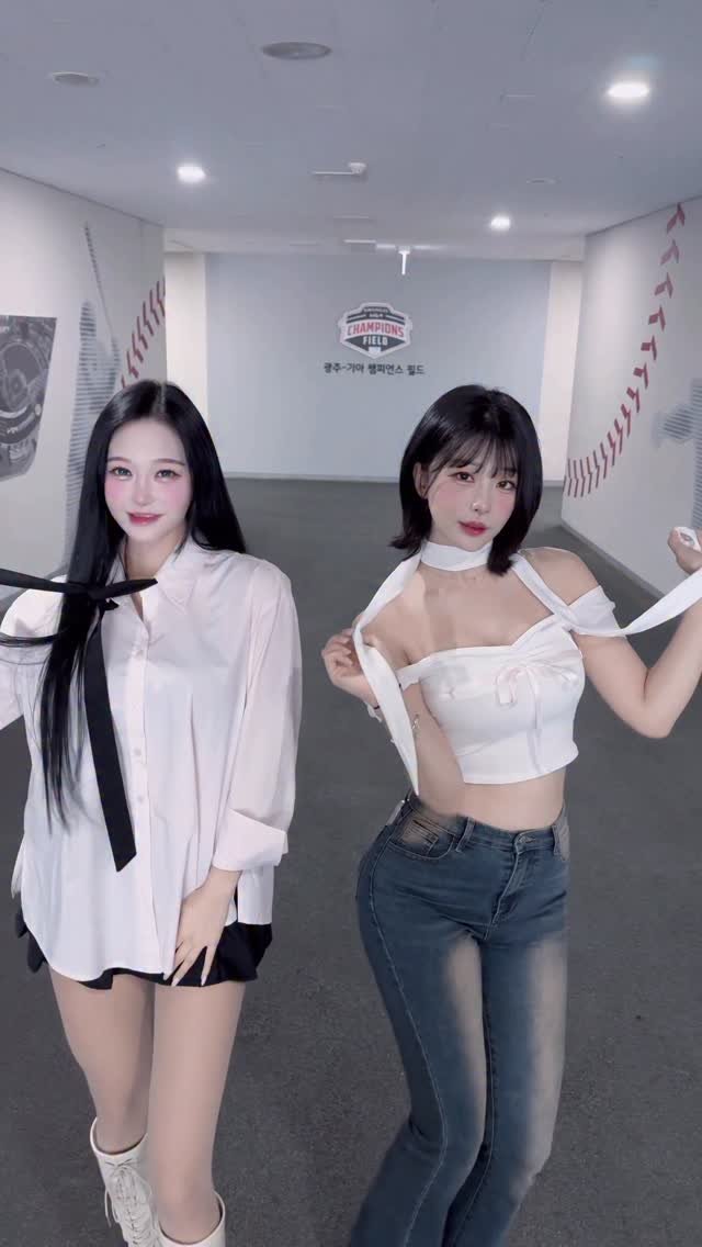 apex_cheerleader_official 게시물 이미지: 🐱소윤이랑 세리한테 드루와🐱❣️

#유세리 #천소윤 #기아타이거즈 #치어리더...