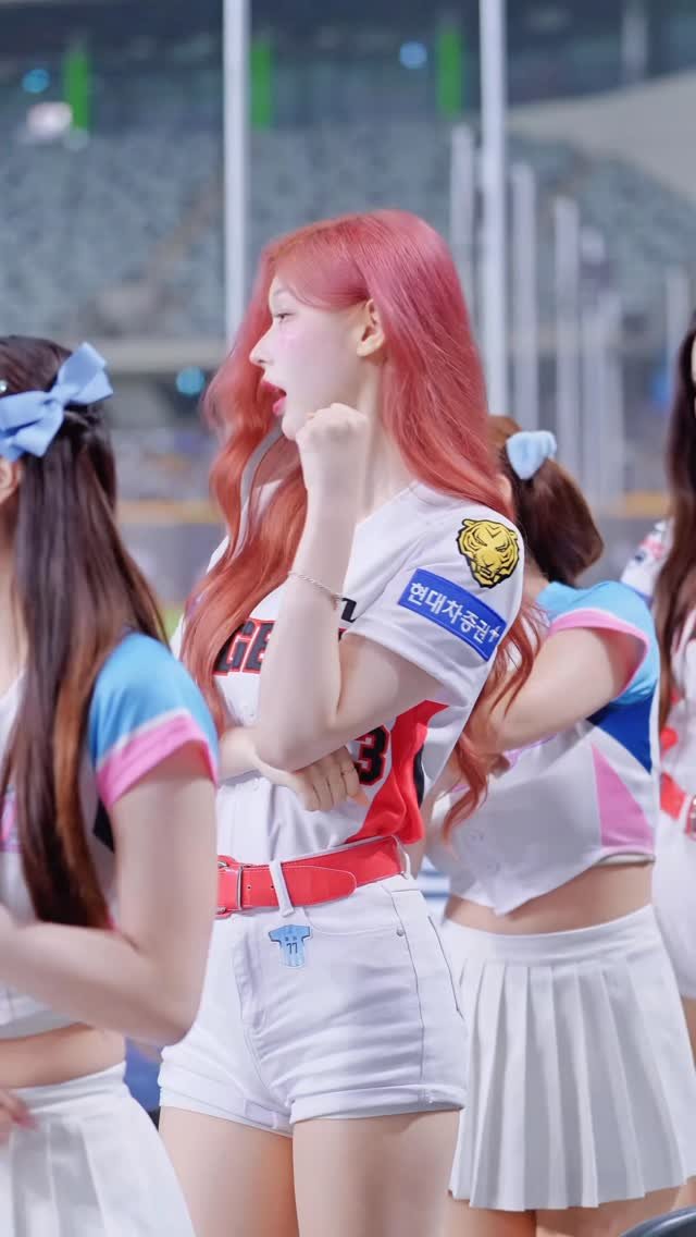 apex_cheerleader_official 게시물 이미지: 三振他 三振他~KKK 三振他!!! ♪⊹₊⟡⋆

#푸방가디언즈 #아웃송 #신혜령 #치어리더