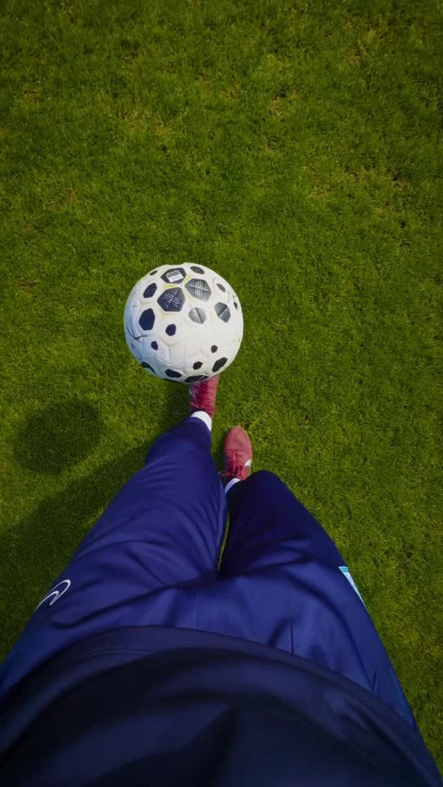 apple 게시물 이미지: Under control ⚽️ with @luciia_corraales_7