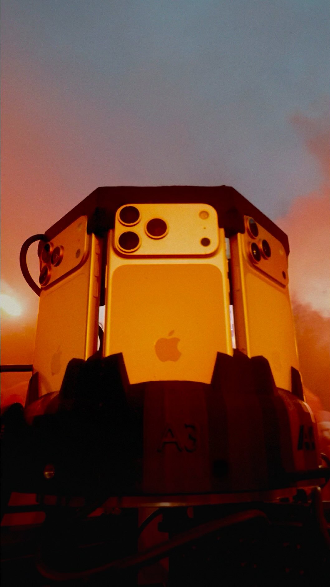 apple 게시물 이미지: ‘HVL,’ a 360º album trailer #ShotoniPhone17Pro...