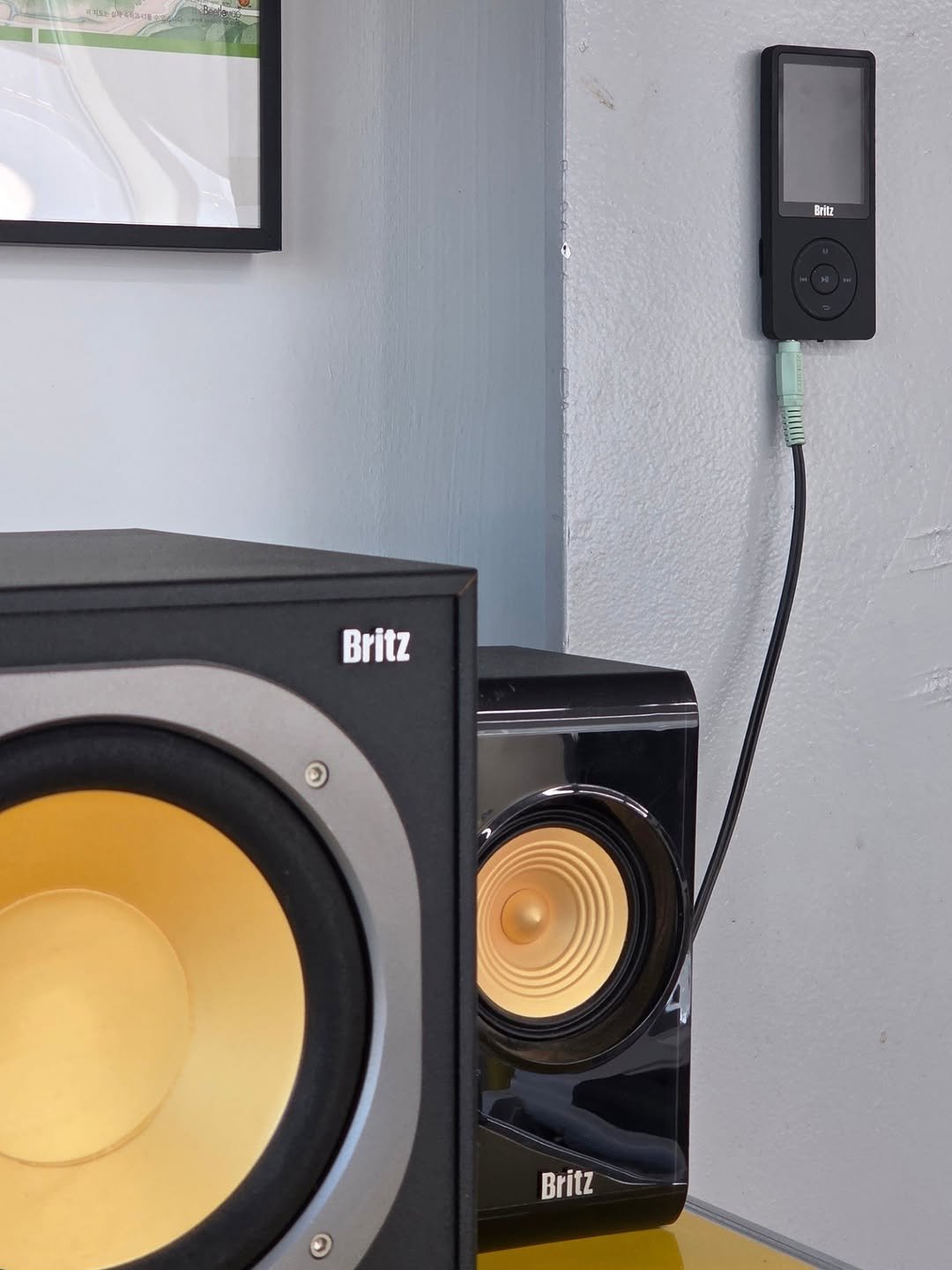 Photo by 감정평가사 오성범 on November 13, 2025. May be an image of speaker, amplifier, thermostat, stereo, subwoofer and text.