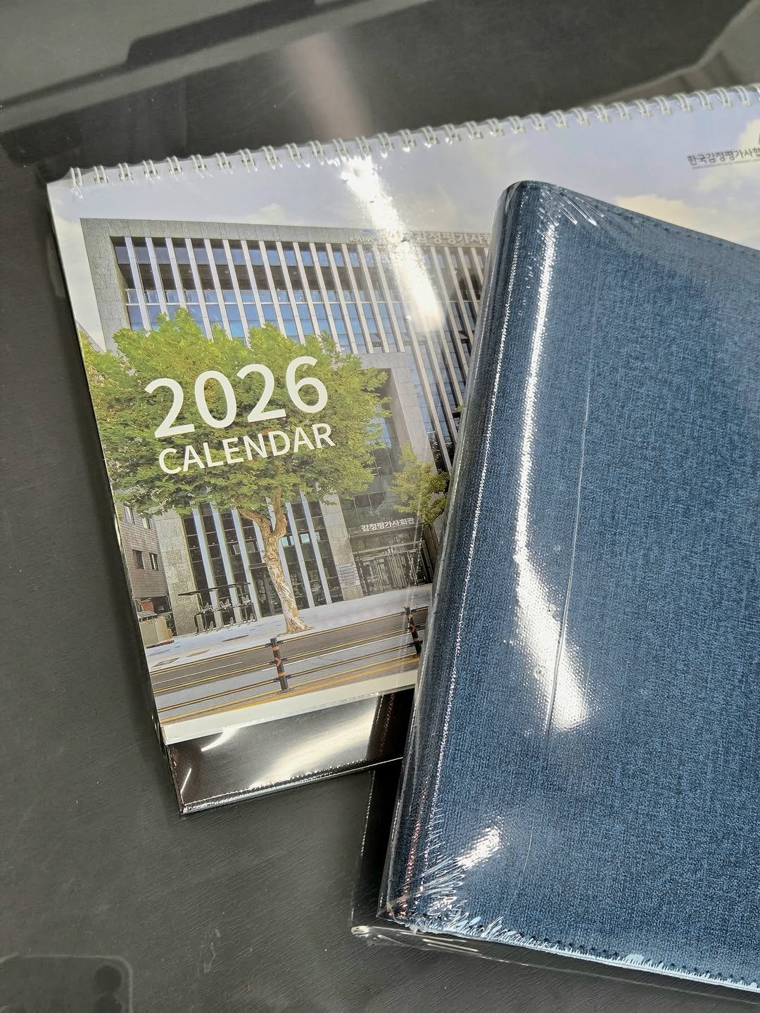 Photo by 감정평가사 오성범 on November 05, 2025. May be an image of diary, calendar, pencil case, binder, clipboard and text.